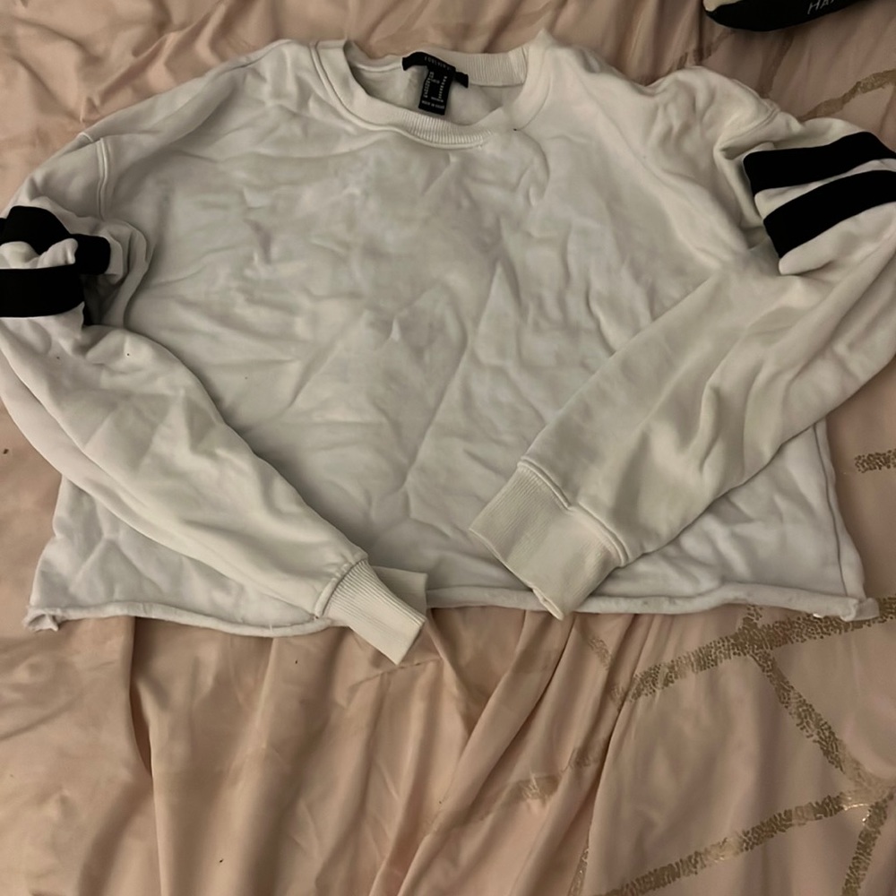 white and black cropped forever 21 sweatshirt